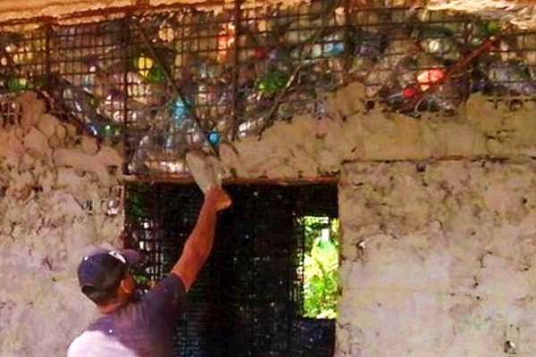 Panama-realizzato-primo-villaggio-fatto-con-le-bottiglie-di-plastica