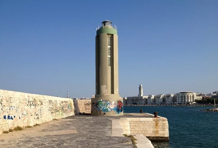 Bari, tragico ritrovamento. Cadavere di una donna nelle acque del lungomare. Ultim'ora