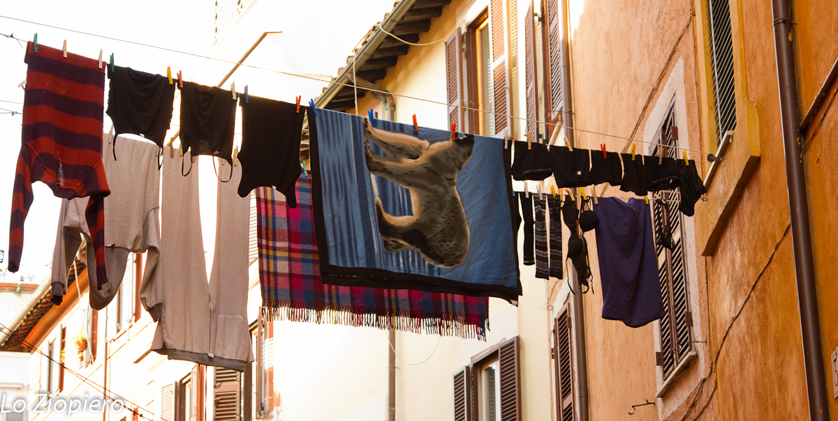 A Conversano nelle più importante via della città multe a chi stende le lenzuola