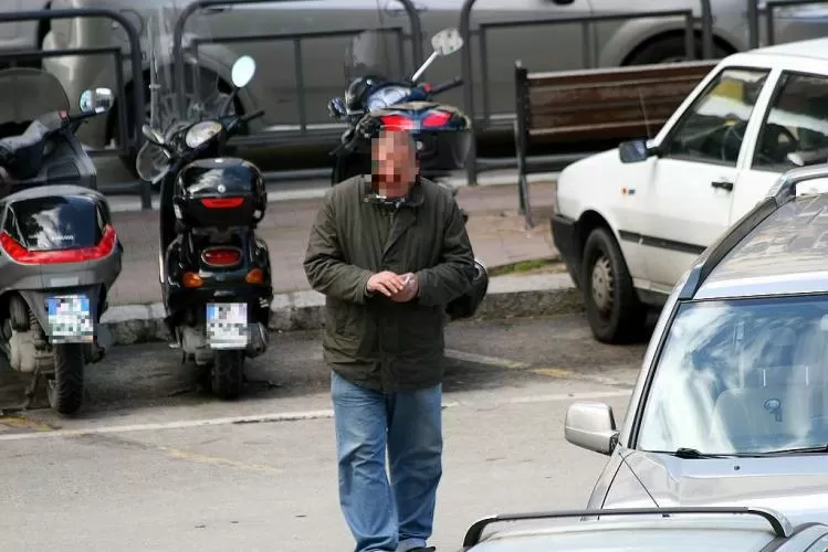 Bari Stadio della Vittoria, picchia con calci e pugni vigili urbani, parcheggiatore abusivo arrestato