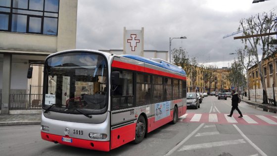 Bari, “u bigliett non u teng”! denunciato ragazzo che inveisce e aggredisce controllori