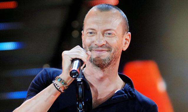 Biagio Antonacci ha istituito 7 borse di studio per aiutare i figli degli operai dell’Ilva che hanno perso il lavoro