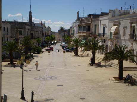 Puglia choc, nudi in fuga per le vie del centro storico