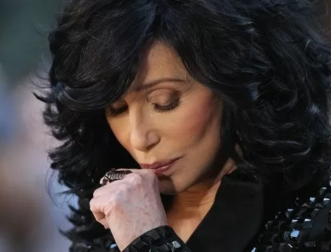 Cher starebbe lottando tra la vita e la morte è stata colpita da un pericoloso virus
