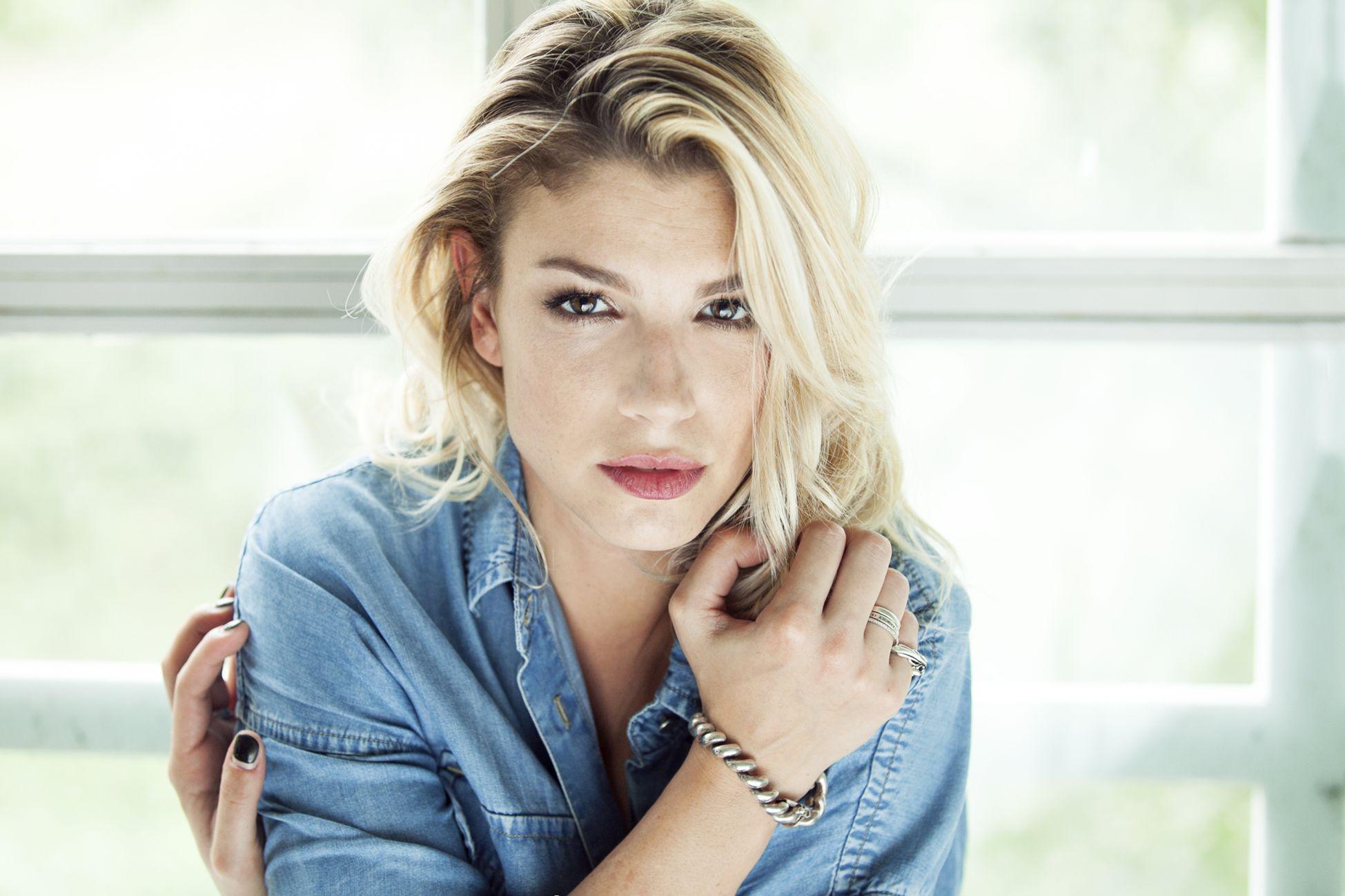 Emma Marrone contro i fan, violando la mia privacy non vi rende fan migliori di altri