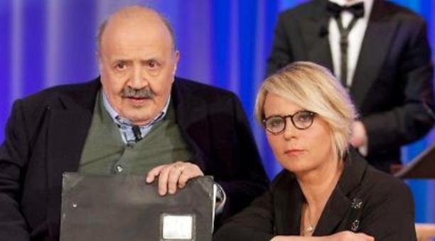 Maurizio Costanzo senza mezzi termini sui programmi condotti dalla De Filippi: “Non mi piacciono …”