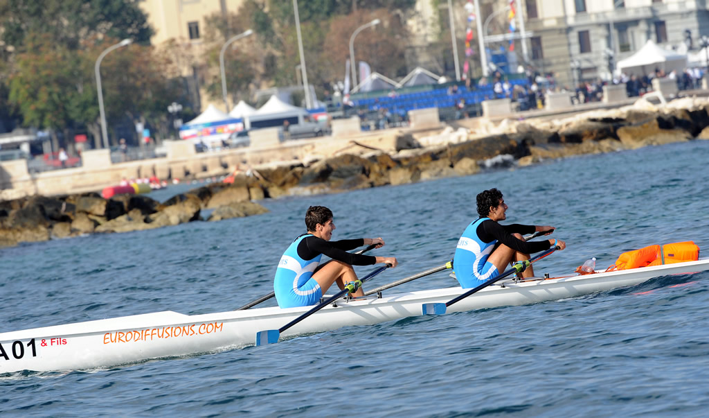 Progetto “Rotta verso Bari” al via corsi gratuiti per bambini da 7 a 13 anni di canoa, canottaggio, surf e vela