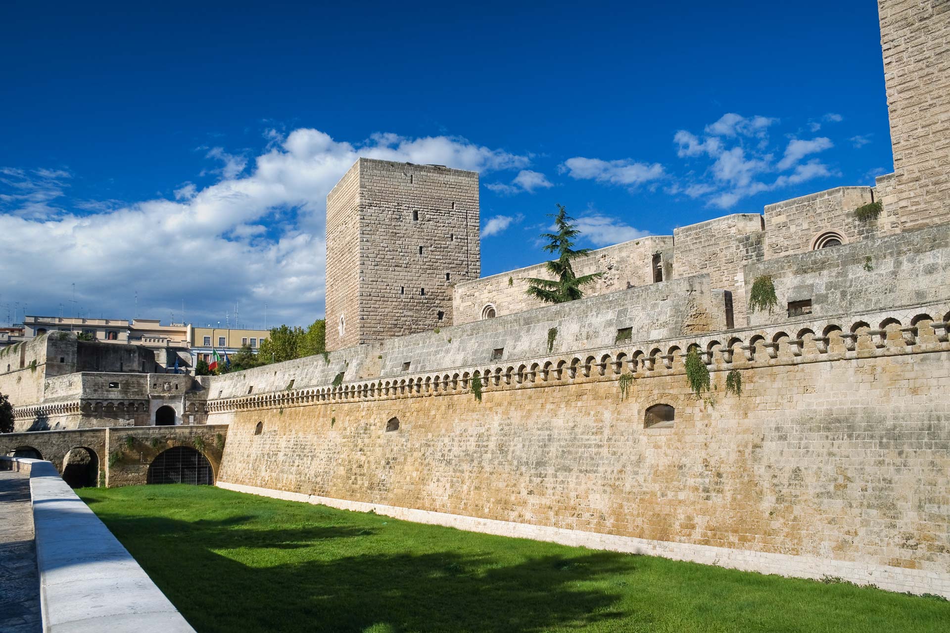 Puglia e a Bari aperti la domenica i musei e castelli, ingresso è gratuito