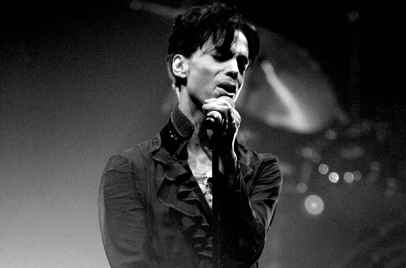 Scoperto il motivo della morte del grande cantante Prince, uso eccessivo di oppiacei