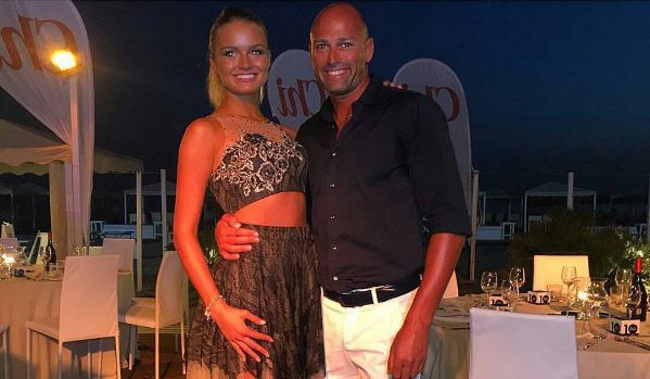 Stefano Bettarini e Mercedesz Henger avvinghiati in una foto, un dispetto a Simona Ventura?