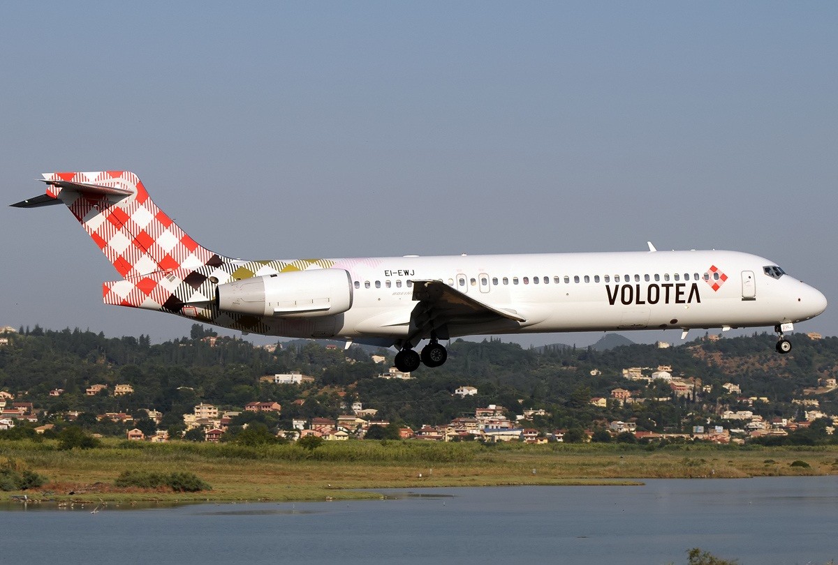 Volotea, Bari-Santorini odissea di due giorni per viaggiatori baresi e leccesi, alcuni hanno accusato malori