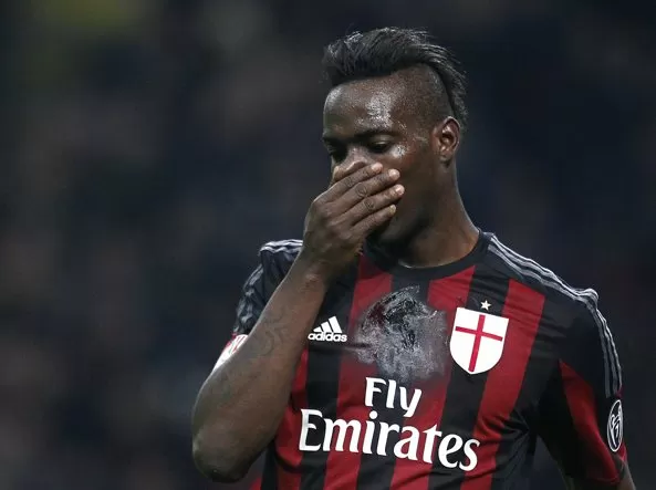 Balotelli coinvolto in una maxi rissa fuori ad una discoteca, un giovane perde tre dita di una mano