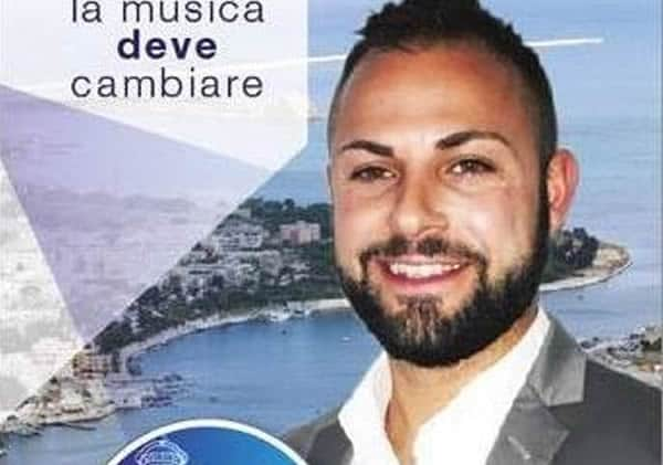 Soda caustica sui santini elettorali. Finisce in ospedale con le dita ustionate candidato consigliere a Brindisi