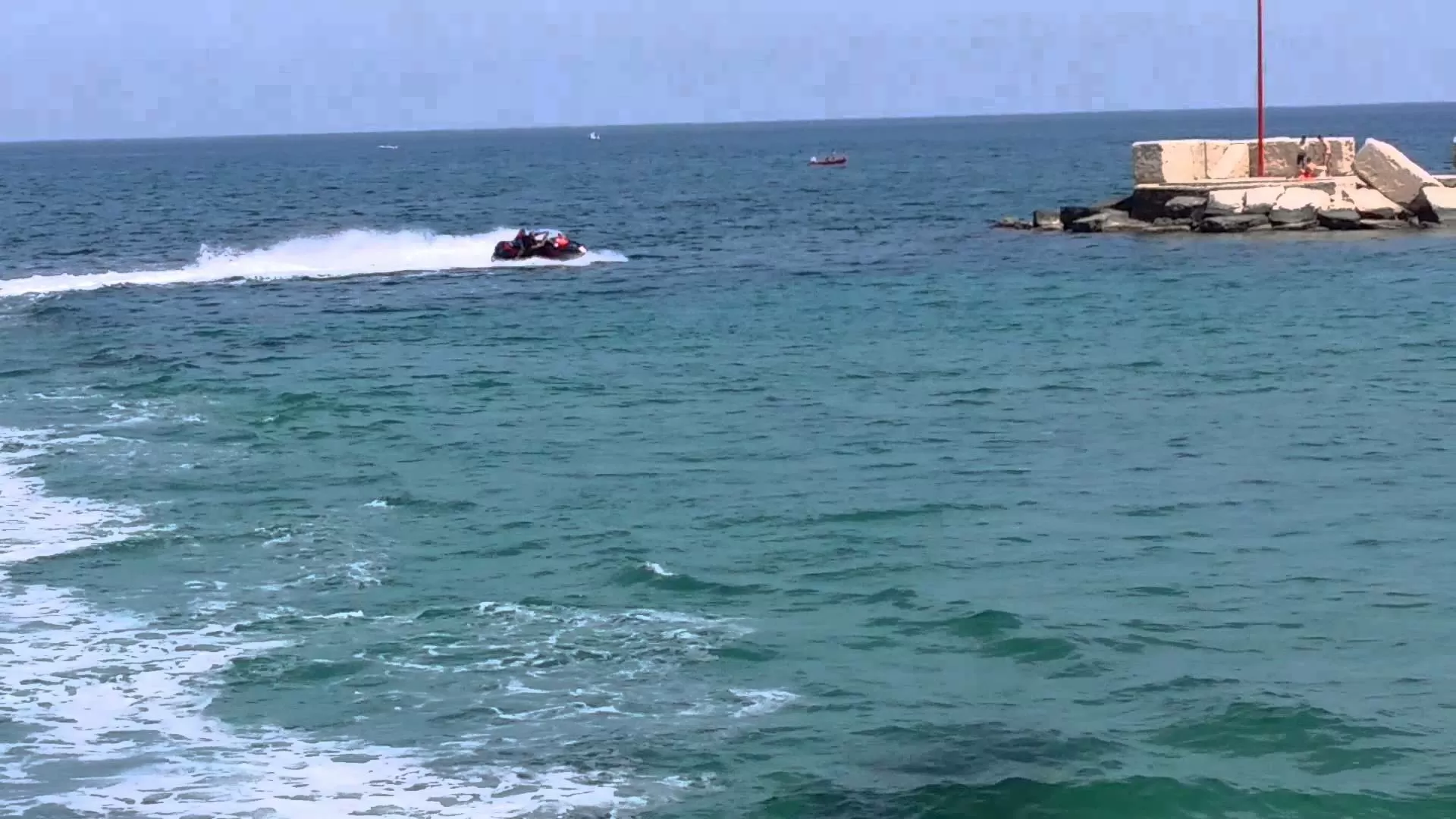 Bari rischio incolumità bagnanti, Guardia Costiera annuncia linea dura contro gli acquascooter