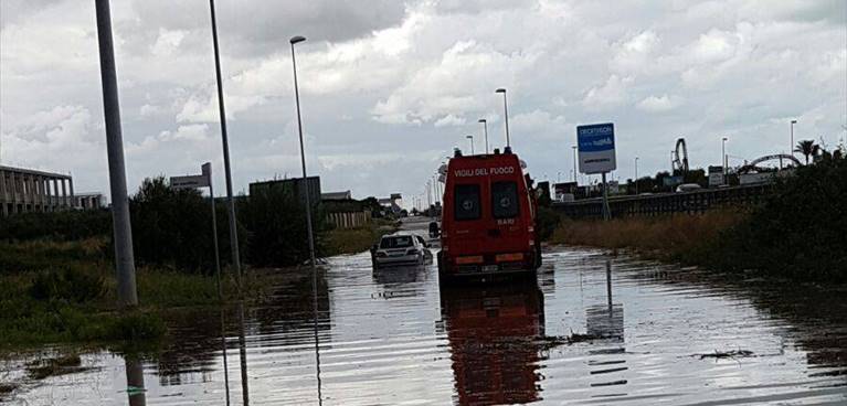 Bomba d’acqua a Molfetta,  è stata una catastrofe alcuni capannoni distrutti, da domani 40 famiglie senza lavoro