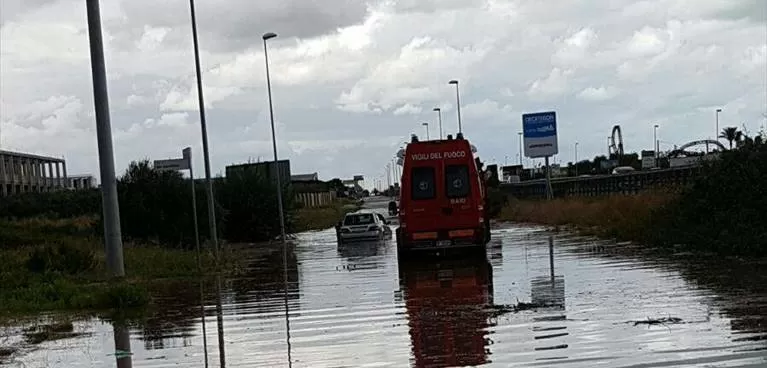 Bomba d’acqua a Molfetta, è stata una catastrofe alcuni capannoni distrutti, da domani 40 famiglie senza lavoro