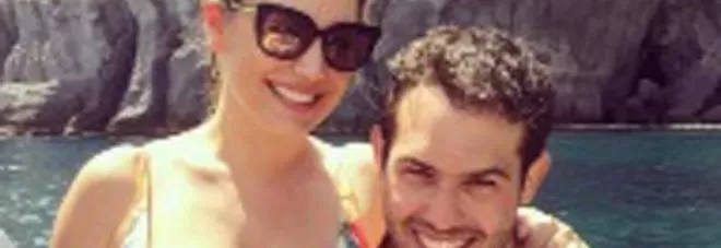 Kelly Brook esplosiva, foto in costume , fan in delirio