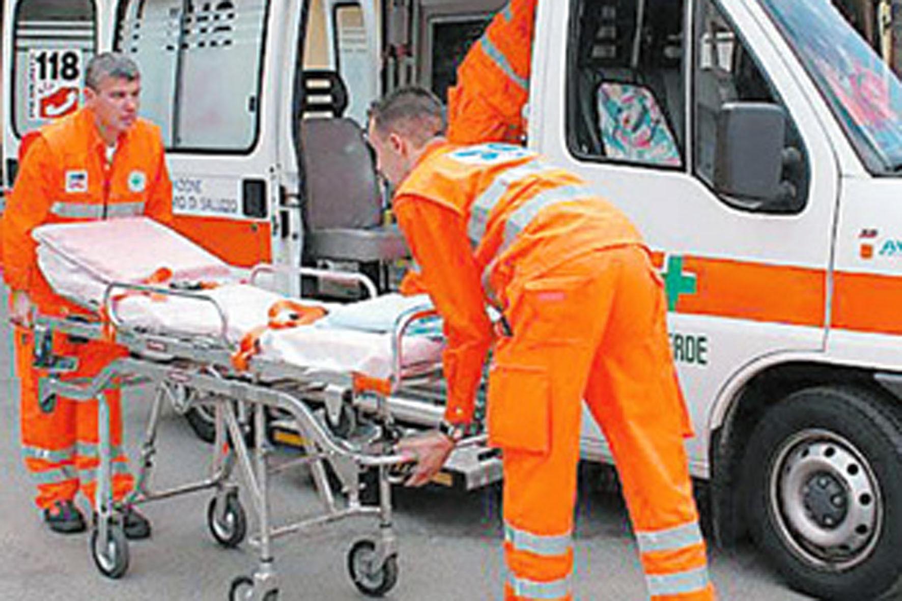 Altamura, travolta donna mentre attraversa la strada ricoverata d'urgenza all'ospedale della Murgia