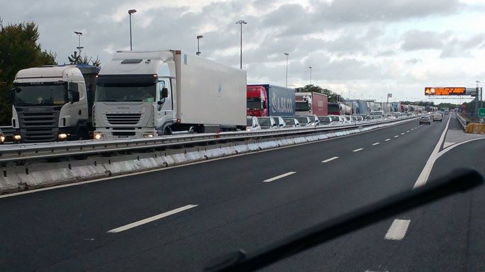 Autostrada A14 pauroso scontro direzione Bari, tir prende fuoco tra Molfetta e Bitonto, chilometri di coda morto un conducente