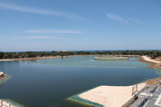 Fasano, inaugurato un bellissimo lago artificiale 50 mila metri cubi di acqua, sarà un luogo per lunghe passeggiate e picnic