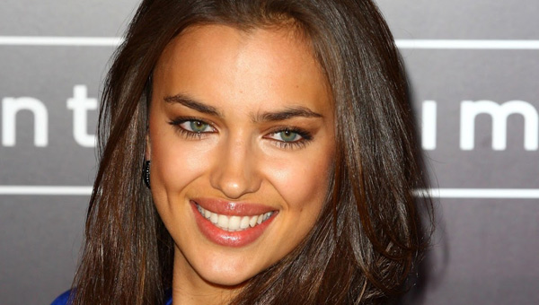 Irina Shayk accende Instagram con una foto nella quale mostra il suo fisico da urlo