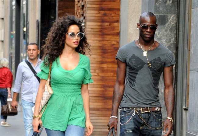 Mario Balotelli furiosa lite con Raffaella Fico chiede soldi che non le spettano