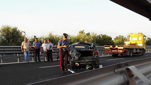 Terribile scontro a nord di Bari, morte due giovani sorelle, gravissimo un ragazzo