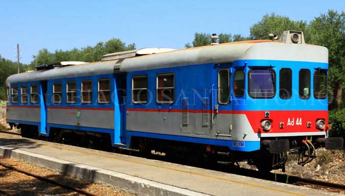 Il treno che viaggiava tra Sammichele e Casamassima è stato bloccato per cavi tranciati