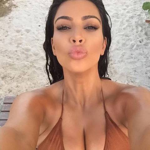 Kim Kardashian regala un  altro scatto da urlo e i fan vanno in delirio