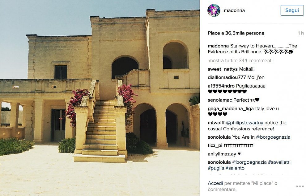 La rockstar Madonna in Puglia. Sedotta dalla bellezza della masseria posta foto su Instagram. .