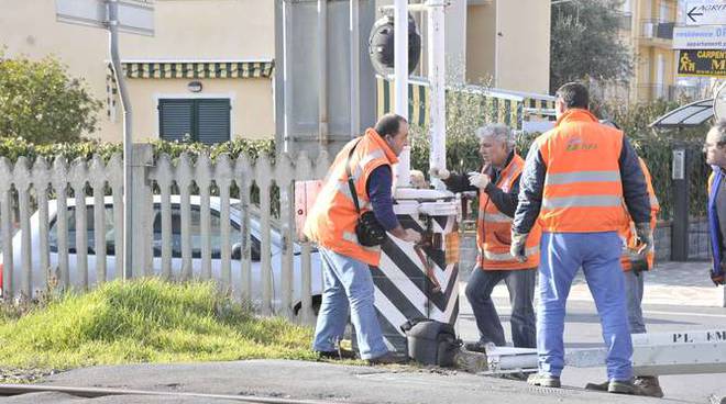 passaggio-a-livello-rotto-