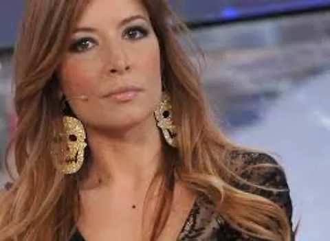 Selvaggia Lucarelli nei guai, posta un commento contro Benevento e Mastella, la replica durissima di Mastella