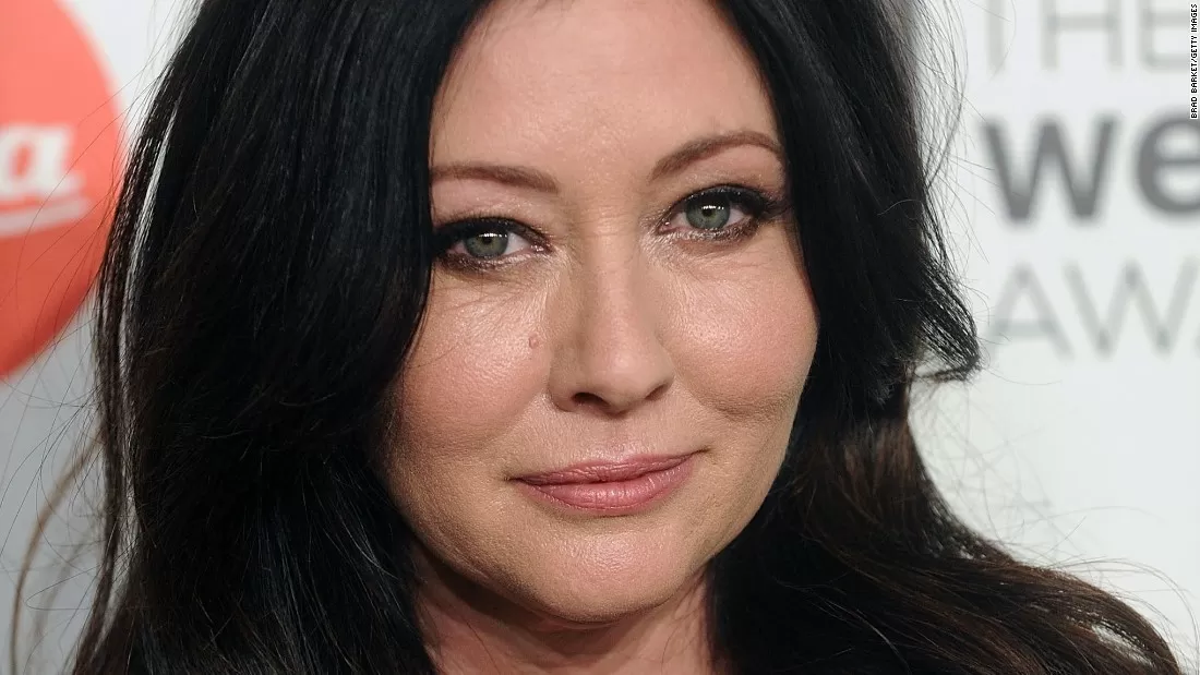Shannen Doherty va in tv e si commuove: “Voglio credere che se continuo a lottare, tutto andrà bene”