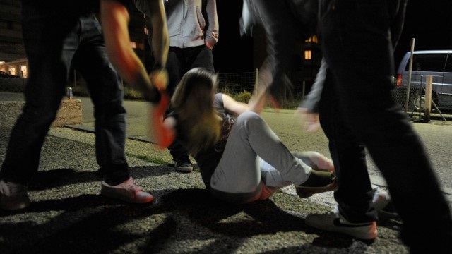 Violenza di gruppo a Bari, gli chiedono una sigaretta, non la da e viene pesato a sangue