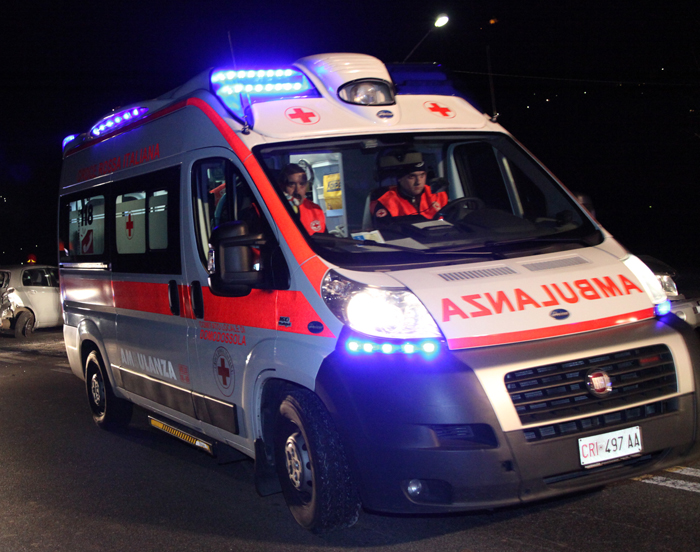 Barletta choc, non ce la faccio più giovane vuole lanciarsi nel vuoto dal quarto piano della sua abitazione, salvato in extremis