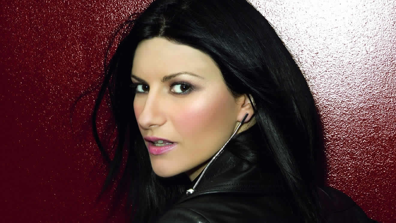 Laura Pausini risponde a Fiorello: “ I soldi di Amiche per l’Abruzzo già dati e usati, siamo persone serie”