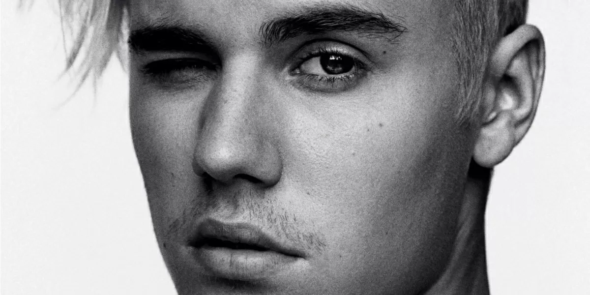 Justin Bieber choc con l’esplosiva fidanzata Sahara Khan in giro per le Hawaii nudo, il web si scatena