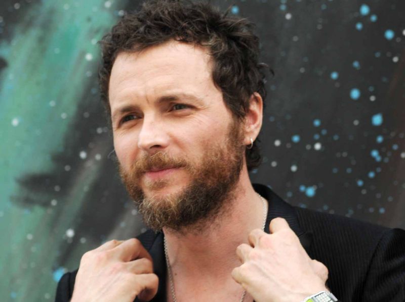 Jovanotti trova per terra un portafogli, ecco cosa fa