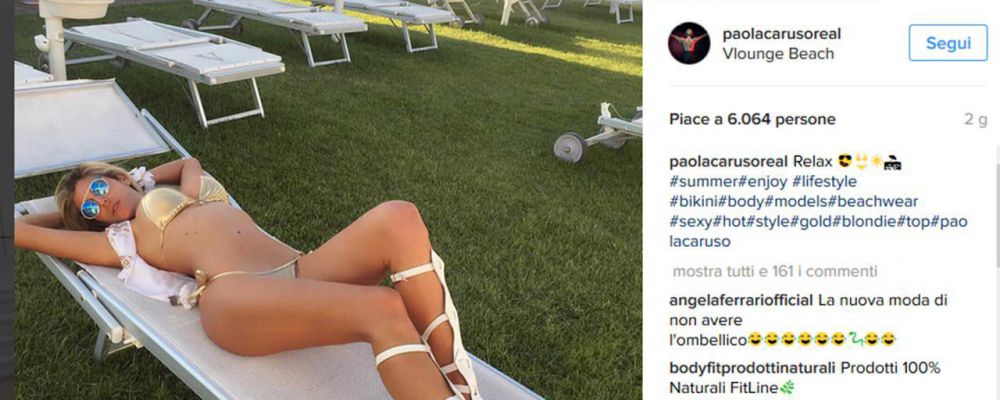 Paola Caruso posta una foto in bikini, il web nota un particolare strano e l’attacca, lei risponde così