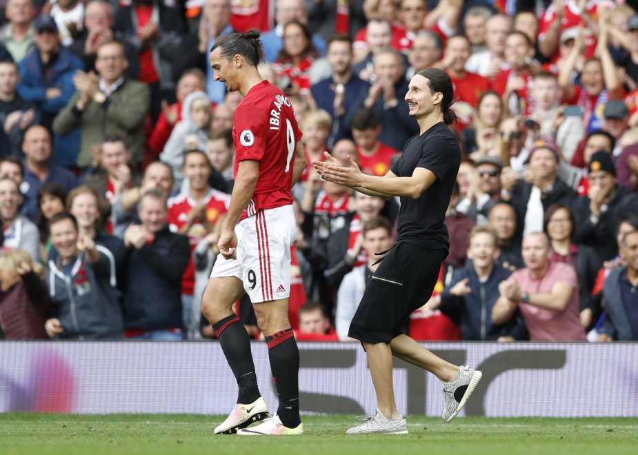 Clamoroso il sosia di Ibrahimovic è pugliese,  invade l’Old Trafford la somiglianza è pazzesca