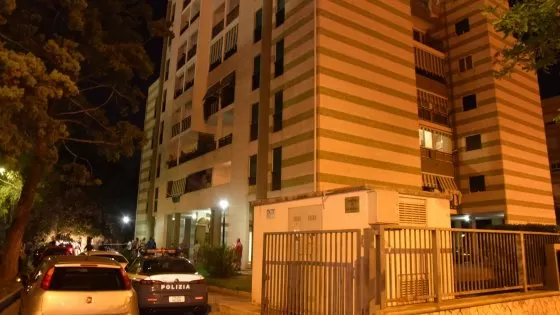 Terrore a Bari, sparatoria tra i bambini alle case popolari del rione Stanic freddato un uomo
