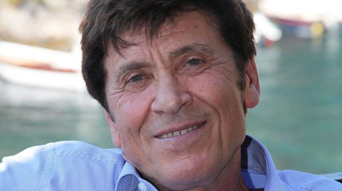 Gianni Morandi bravissimo a “Pokemon go” scambia battute con i suoi fan