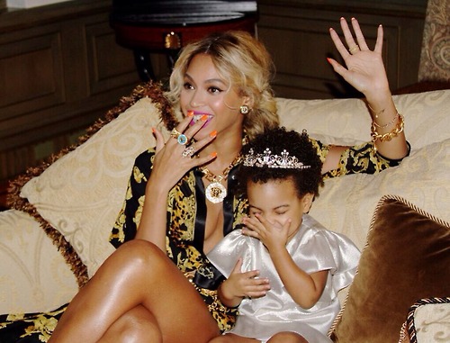 La figlia di soli 4 anni di  Beyoncè insultata pesantemente sui social “Sei brutta come la morte!”