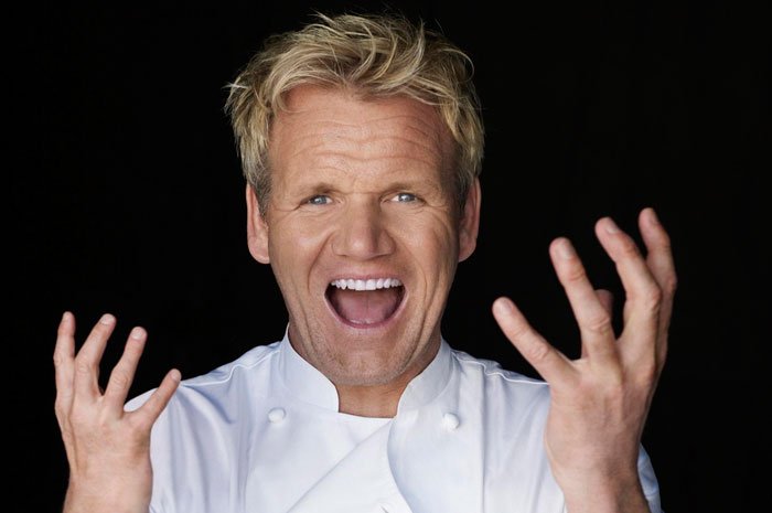 Gordon Ramsay dolore infernale, punto “li” in vacanza da una medusa, poi si vanta delle sue dimensioni