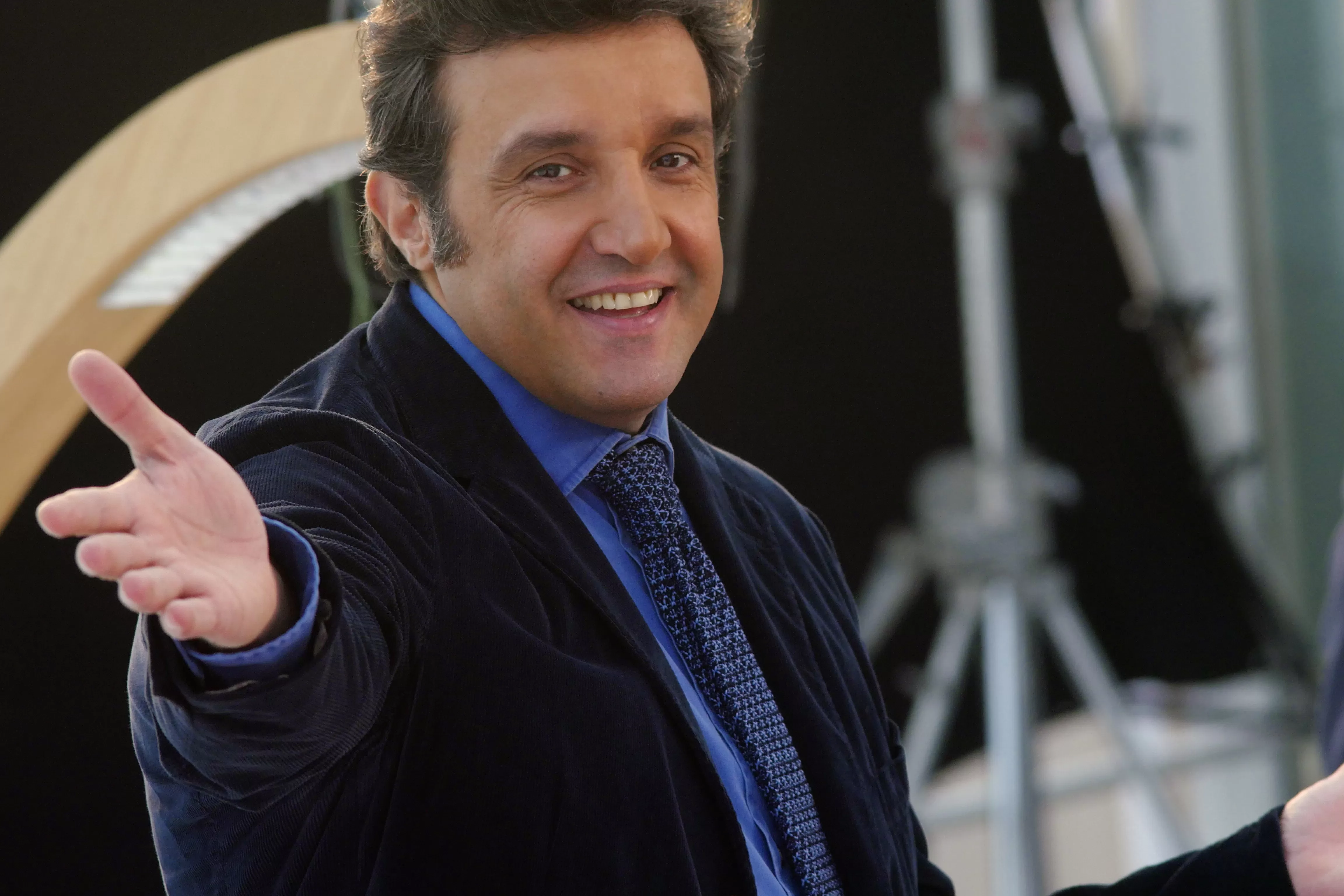 Flavio Insinna di nuovo single? Saltate le nozze già programmate con la sua compagna Graziamaria Dragani