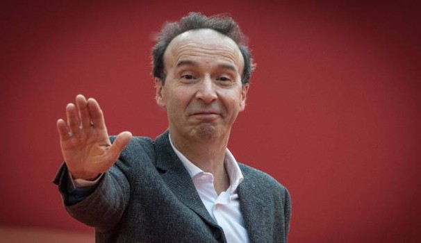 Roberto Benigni guida contromano, i vigili gli ritirano la patente e lui va su tutte le furie, ecco cosa è accaduto