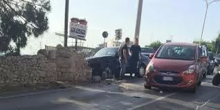 A Bari, tragedia stradale, si ribalta un’auto e perde la vita un uomo di 45 anni