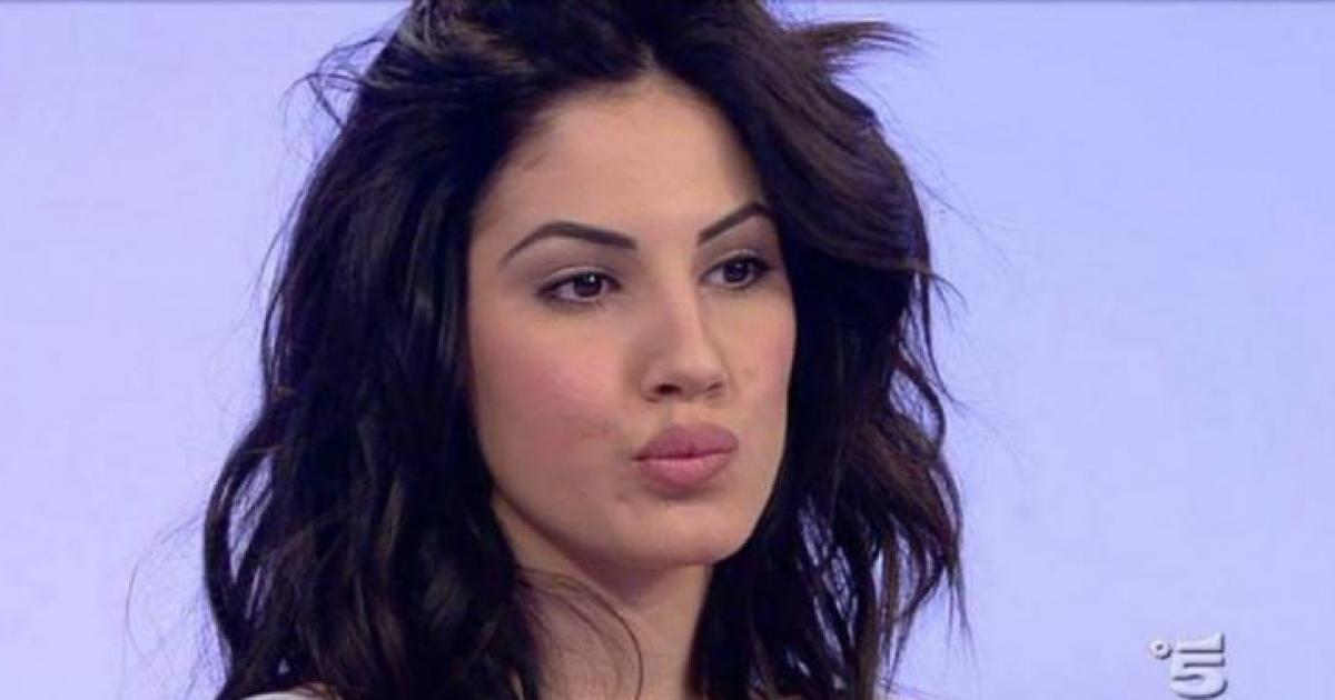 L'influencer Giulia De Lellis, con cinque milioni di follower, è finita al centro di polemiche su Twitter per un commento considerato fuori luogo dopo una giornata di lavoro a Milano.