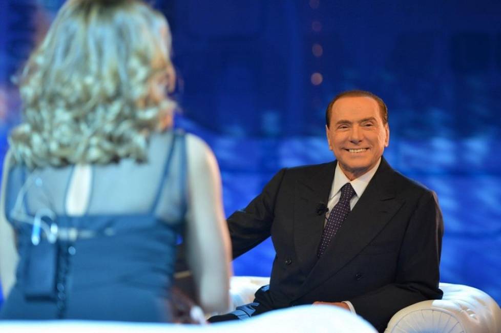Domenica Live, grandi applausi per Silvio Berlusconi che subito dopo l’intervista è stato ricoverato per accertamenti al cuore