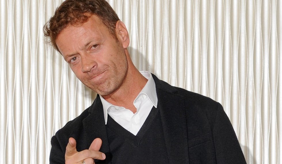 Rocco Siffredi bruttissima figura, si apparta nel bagno di un ristorante con due donne, cacciato